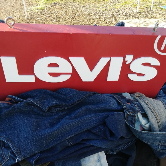 Vintage Levis bat wing sign - Picture 2 of 8